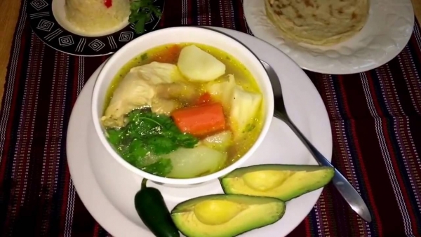 Sopa de pollo guatemalteca | Recetas de Guatemala