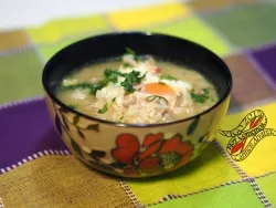 Sopa de arroz con loroco y huevo